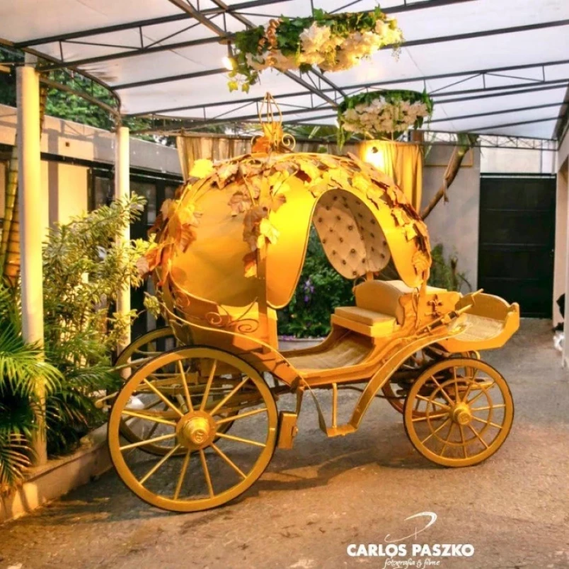 Decoração Carruagem Dourada